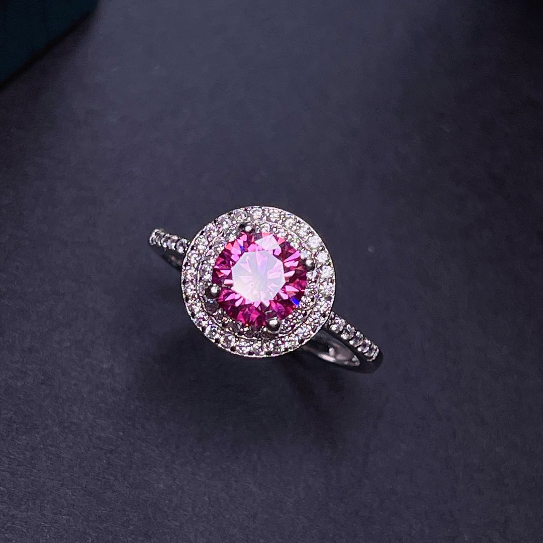 여성을위한 새로운 딱딱 거리는 핑크 Moissanite - Moissanite Engagement Ring 1 Carat 리뷰 및 가격