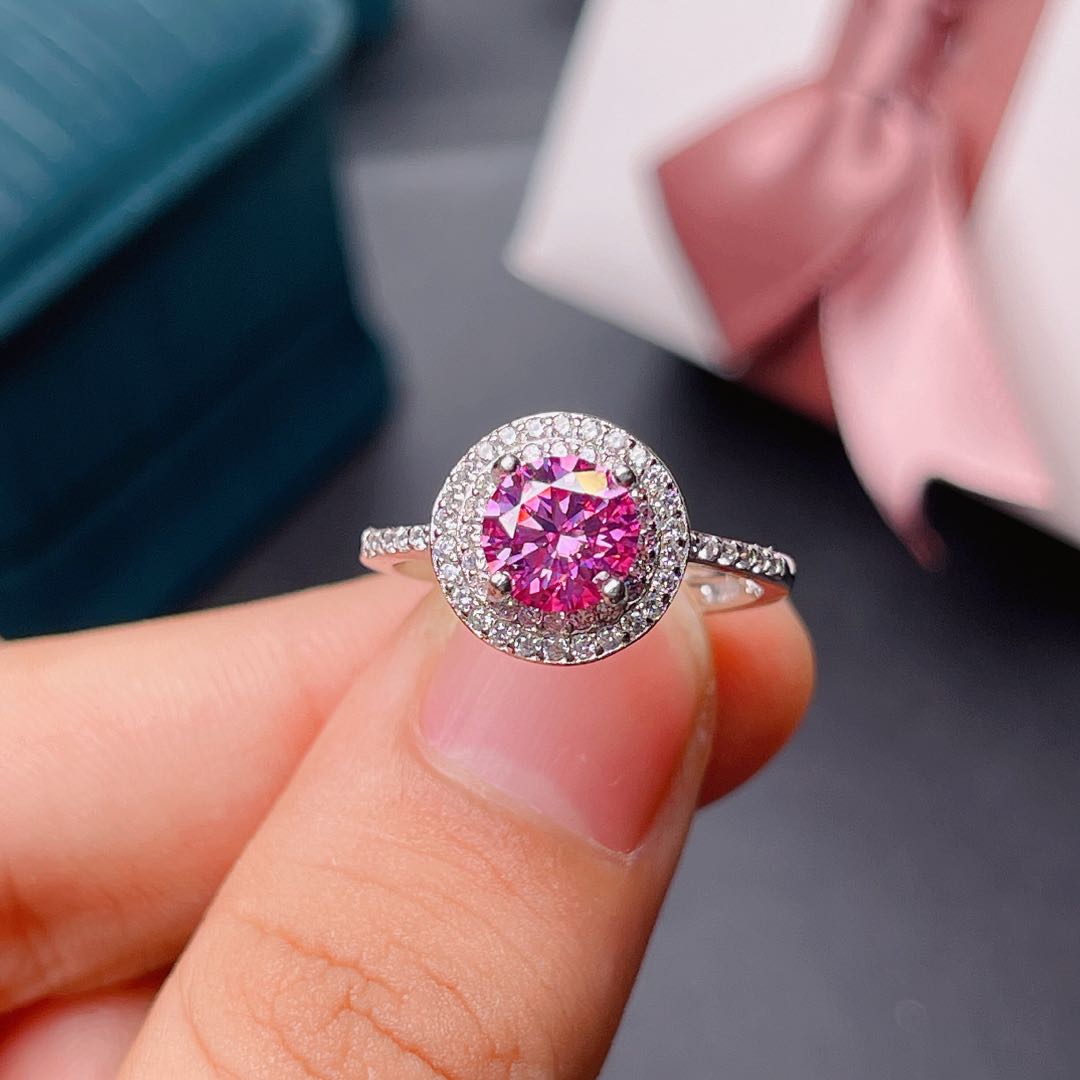 여성을위한 새로운 딱딱 거리는 핑크 Moissanite - Moissanite Engagement Ring 1 Carat 리뷰 및 가격