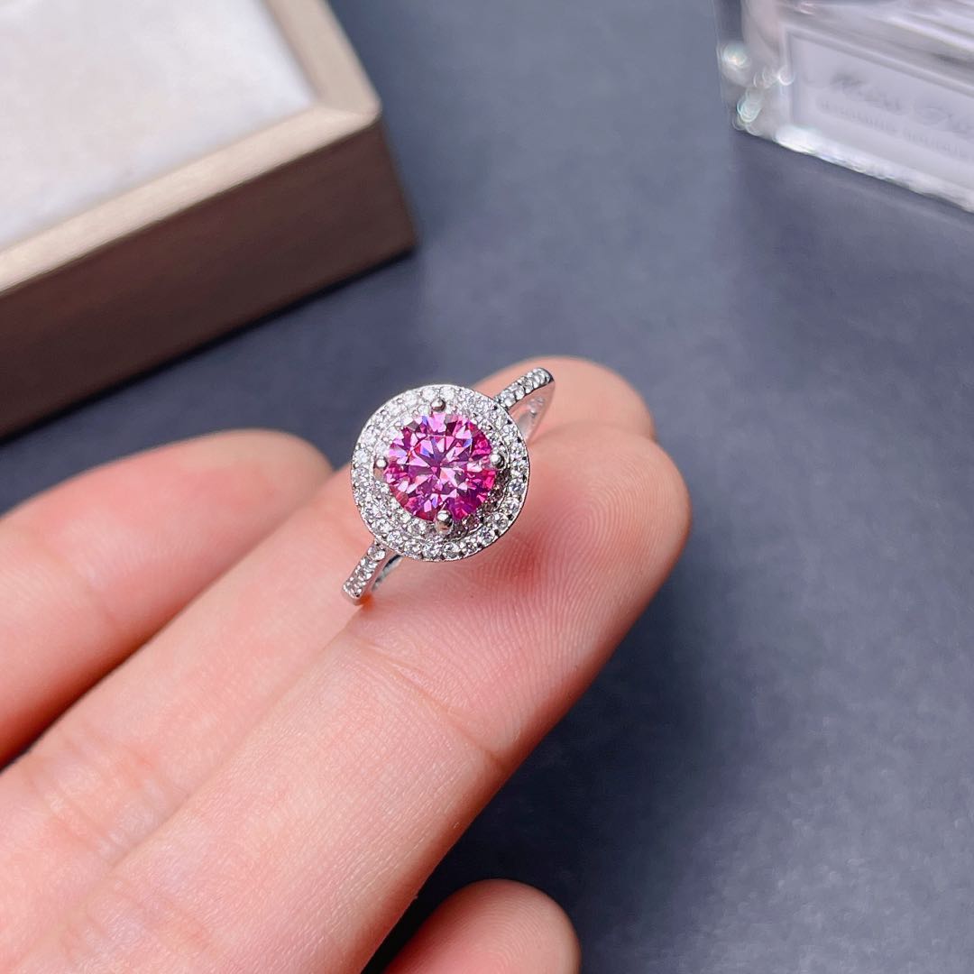 여성을위한 새로운 딱딱 거리는 핑크 Moissanite - Moissanite Engagement Ring 1 Carat 리뷰 및 가격